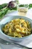 Piatto-pronto-carciofo-bicchiere-forchetta